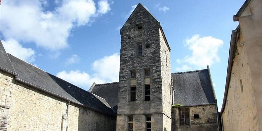 BAYEUX Hôtel du Croissant – Monument Historique, Loi Malraux