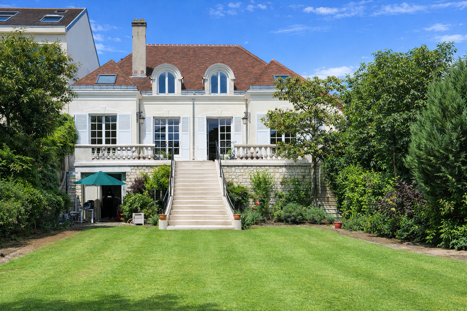 SAINT-CLOUD MONTRETOUT – Maison familiale avec jardin plein sud (345 m²)