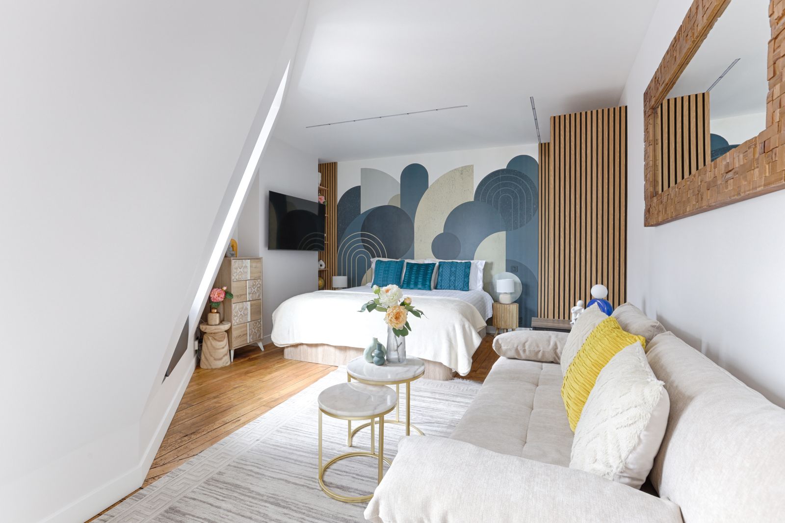 PARIS 16e — L’ÉTOILE – rare studio de charme rénové